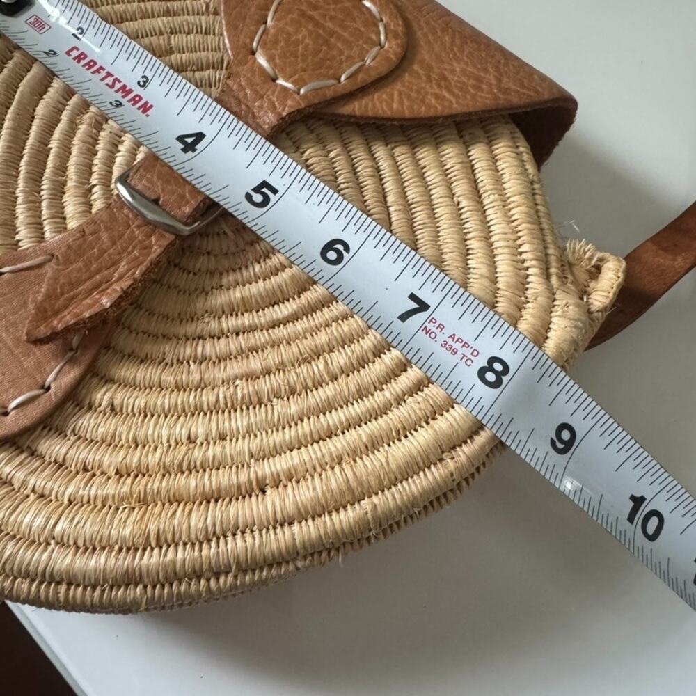VTG Handcrafted Round Straw Crossbody Bag Purse Rattan Leather Boho Woven - Picture 3 of 8